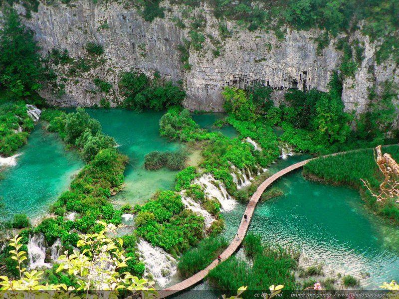Paysage de Croatie, promenade dans les lacs inférieurs de Plitvice.
A lire sur le blog : [url=http://www.photo-paysage.com/blog/?p=16] Les lacs de Plitvice[/url]
Mots-clés: cascade canyon croatie plitvice montagne sentier promenade falaise zen nature croatie UNESCO_patrimoine_mondial categ_ete