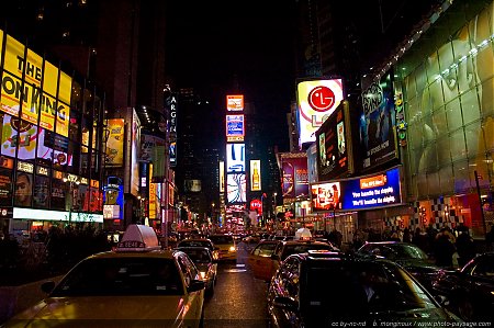 new_york_by_night-time_square-01.jpg