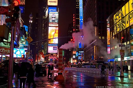 new_york_by_night-time_square-02.jpg