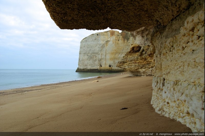 La pointe de la Courtine
Vue depuis la plage d'Antifer
Littoral de Haute-Normandie, France
Mots-clés: etretat normandie mer littoral plage falaise antifer pointe-de-la-courtine sable