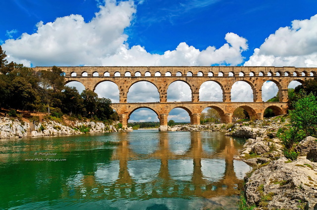 Le reflet de 2000 ans d'histoire
Pont du Gard
(France)
Mots-clés: les_plus_belles_images_de_ville monument categ_pont romain gard UNESCO_patrimoine_mondial riviere gardon reflets languedoc-roussillon languedoc_roussillon pont-du-gard