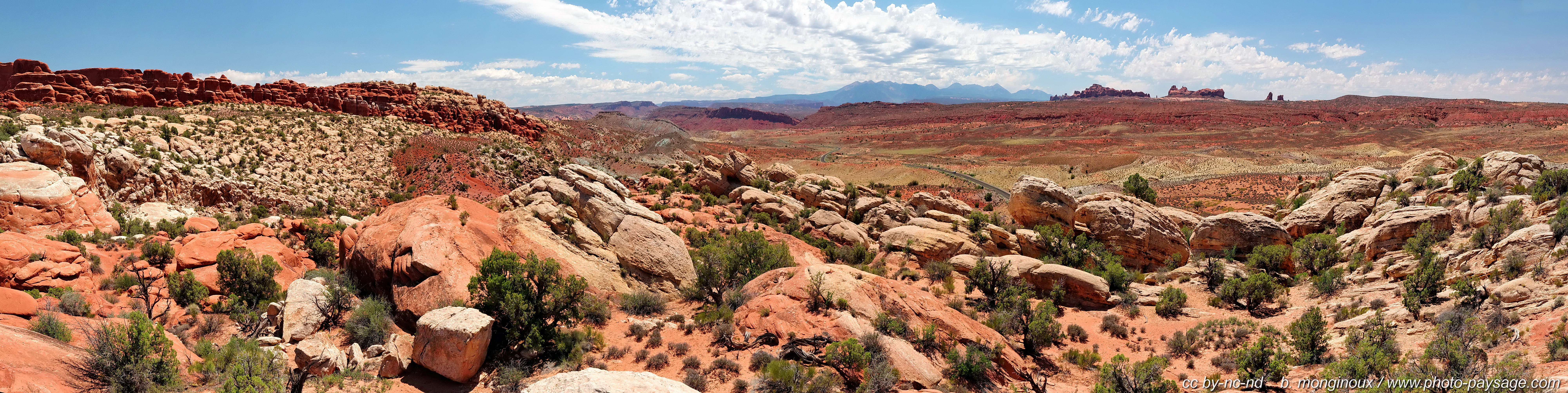 Salt Valley overlook (assemblage panoramique HD) Sur la gauche : Fiery Furnace Arches National Park, Utah, USA