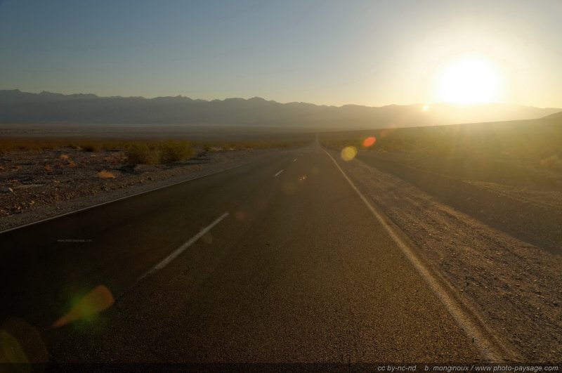 Chaleur torride sur la Vallée de la Mort
Et pourtant ce n'est que le lever du soleil...

Photo prise sur la route 190, Death Valley National Park, Californie, USA
Mots-clés: californie usa etats-unis desert vallee_de_la_mort routes_ouest_amerique lever_de_soleil