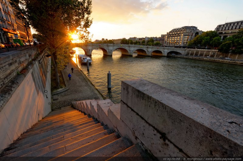 Coucher de soleil sur le Pont Neuf, photographié depuis le quai de l'Horloge
Ile de la Cité
Paris, France
Mots-clés: paris coucher_de_soleil escalier les_ponts_de_paris pont-neuf la_seine