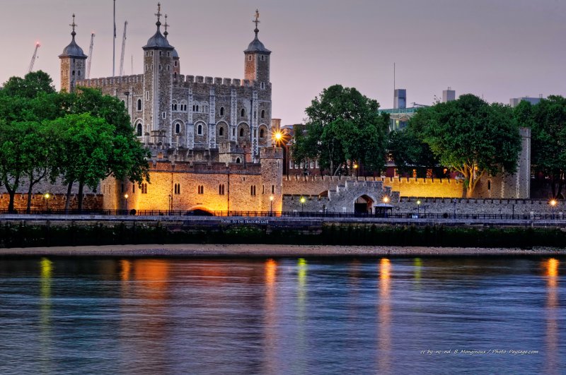 La Tour de Londres en fin de journée
Londres, Royaume-Uni
Mots-clés: londres chateau rempart fleuve tamise reflets tamise