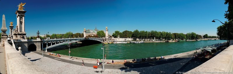 Le Pont Alexandre III et la  Seine 
(assemblage panoramique HD)
Paris, France
Mots-clés: paris paysage_urbain photo_panoramique les_ponts_de_paris invalides
