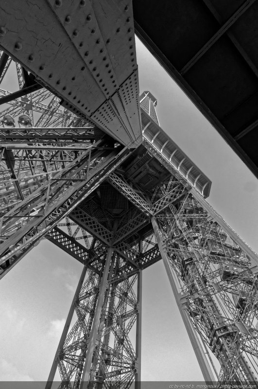Le sommet de la Tour Eiffel vu depuis le 1er étage
Paris, France
Mots-clés: noir_et_blanc paris