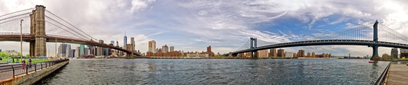 Les ponts de Brooklyn et de Manhattan
Photographiés depuis les rives de l'East River à Brooklyn. En arrière plan, l'île Manhattan.
New-York, USA
Mots-clés: manhattan new-york usa riviere pont photo_panoramique downtown-manhattan