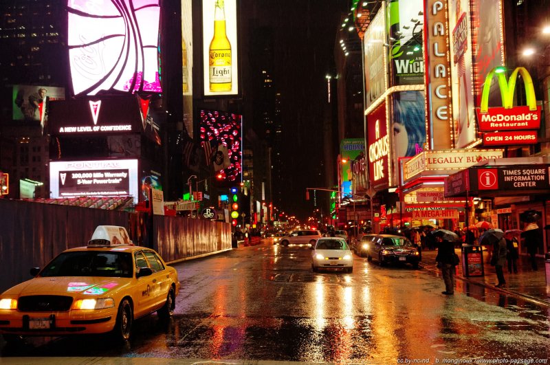 Les rues de Time Square photographiées de nuit
New-York, USA
Mots-clés: new-york-by-night new-york manhattan usa etats-unis paysage_urbain