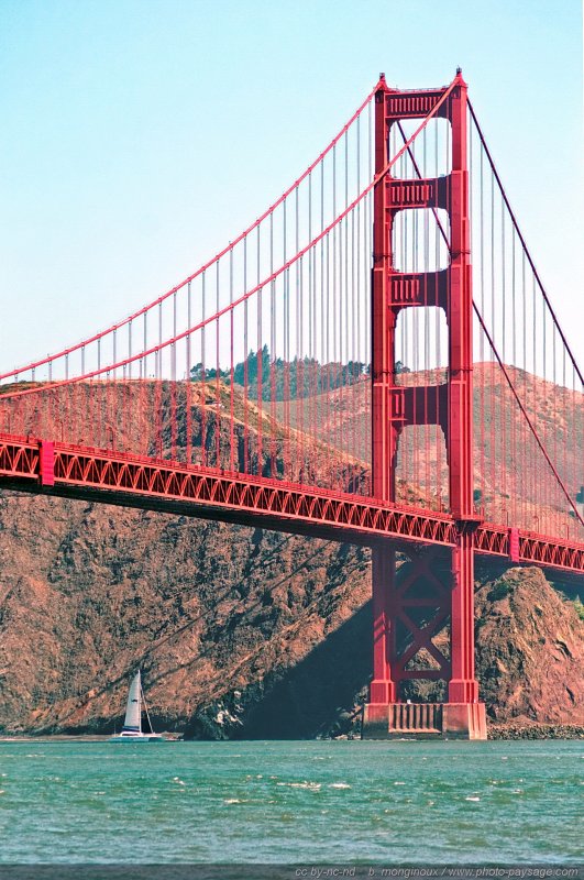 Un voilier passant sous le Golden Gate
San Francisco, Californie, USA
Mots-clés: USA etats-unis californie categ_pont san-francisco pacifique bateau voilier cadrage_vertical