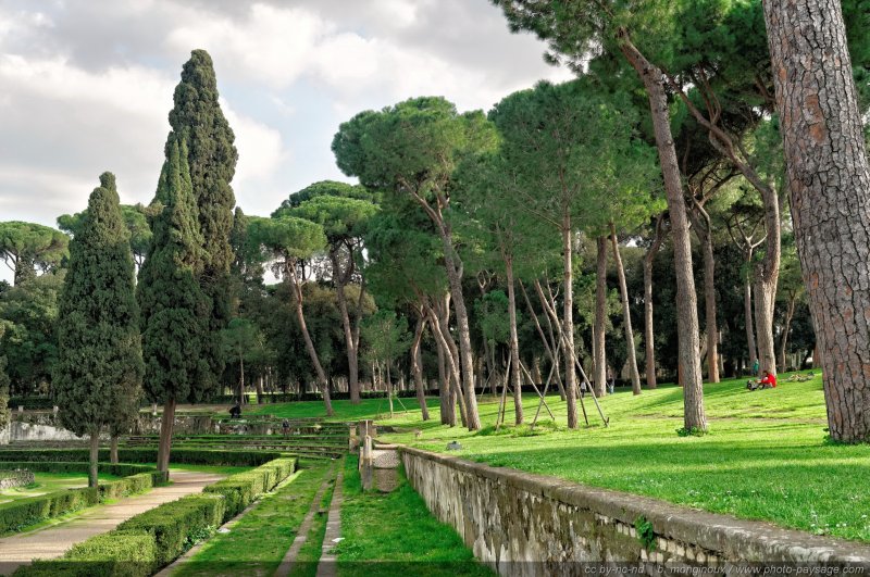Villa Borghèse, une belle pelouse le long de la Piazza di Siena
Rome, Italie
Mots-clés: rome italie jardins_de_rome