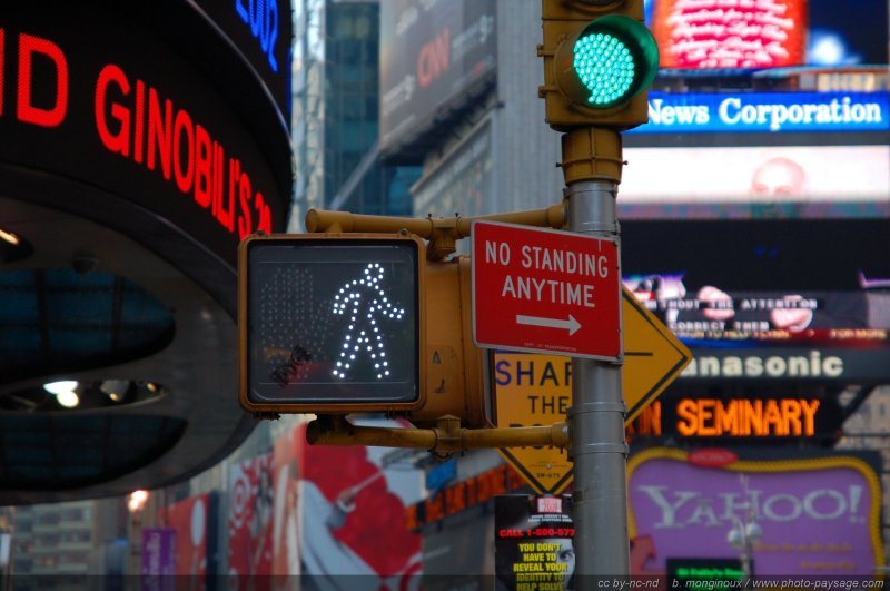 Traversez
Time Square, New York, USA
Mots-clés: usa new-york etats-unis paysage_urbain manhattan time-square panneaux_de_signalisation_ny