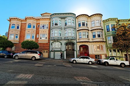 De-belles-maisons-peintes-dans-les-rues-de-San-Francisco.jpg