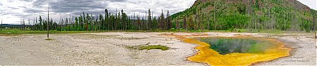Emerald-pool-Black-sand-basin-Yellowstone.jpg