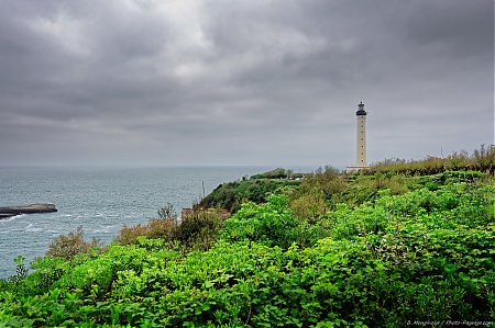 Le-phare-de-Biarritz-sur-la-pointe-saint-Martin.jpg