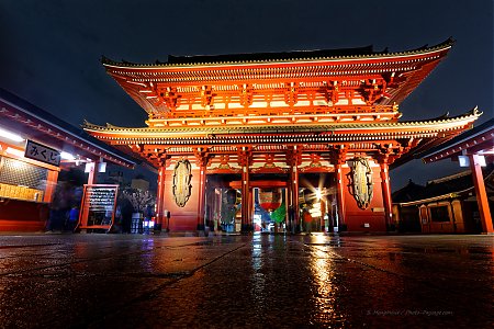 Temple_Senso-Ji_-_Hozomon_gate.jpg