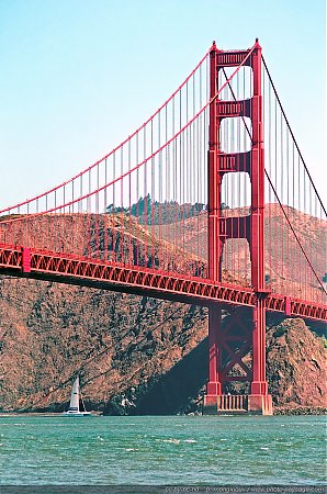 Un-voilier-passant-sous-le-Golden-Gate.jpg