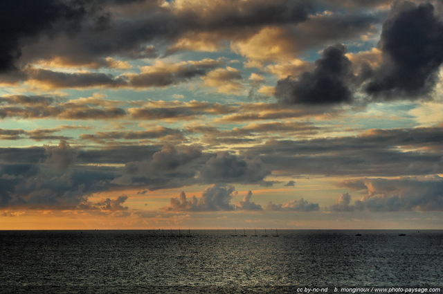 Ciel matinal sur la baie de Quiberon
Presqu'île de Quiberon, Morbihan, Bretagne
Mots-clés: bretagne presqu-ile quiberon mer ciel nuages aurore categmerbretagne les_plus_belles_images_de_nature