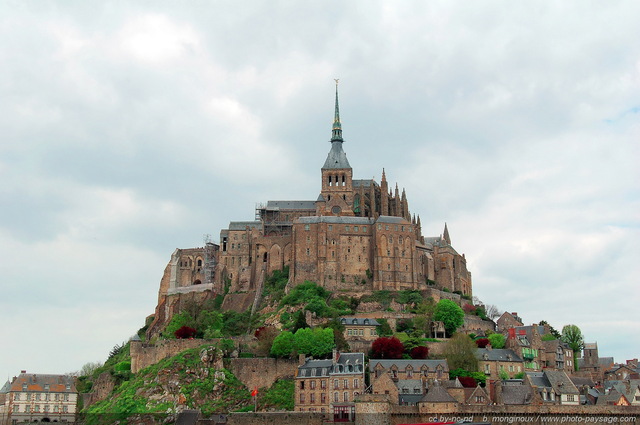 Le Mont St Michel
Mots-clés: normandie bretagne mont_st_michel monument littoral rempart