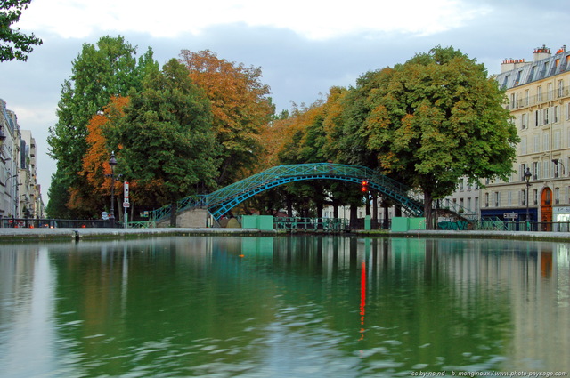 Passerelle sur le canal St Martin
Paris, France
Mots-clés: canal_saint_martin paris rue paves matin aurore categ_pont passerelle automne paysage_urbain les_ponts_de_paris