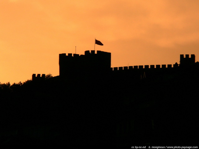 Forteresse de Samuel à  Ohrid, peu après le coucher du soleil.
Ohrid, Macédoine
Mots-clés: Rempart chateau muraille ombre contre-jour macedoine forteresse