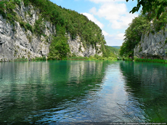 Paysage de Croatie, lacs inférieurs de Plitvice
A lire sur le blog : [url=http://www.photo-paysage.com/blog/?p=16] Les lacs de Plitvice[/url]
Mots-clés: reflets chemin canyon croatie plitvice miroir falaise montagne nature croatie UNESCO_patrimoine_mondial categ_ete