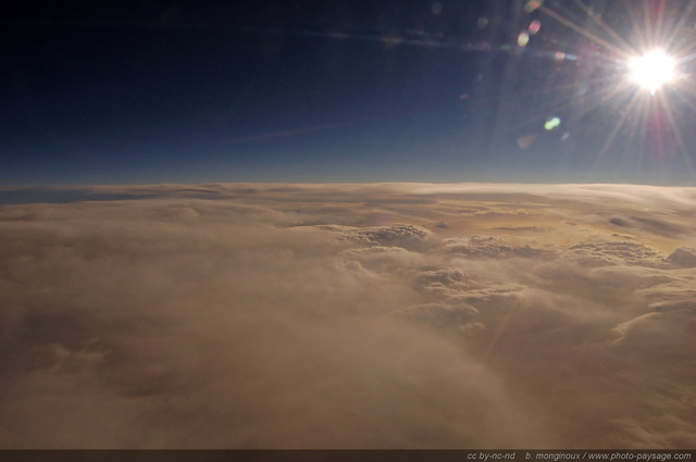 Le ciel vu d'en haut
Mots-clés: ciel photographie-aerienne avion nuages