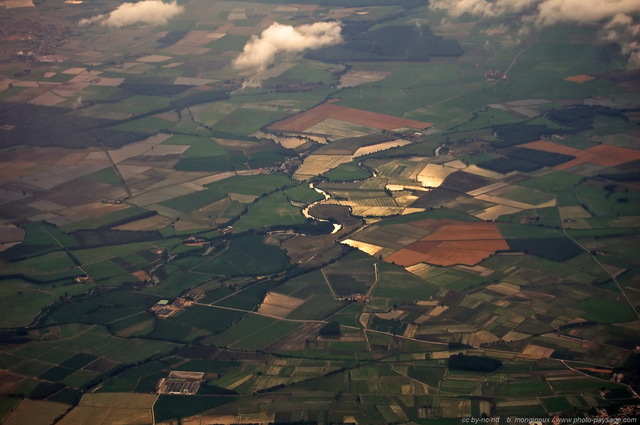 Campagne milanaise vue du ciel
Milan, Italie
Mots-clés: photographie-aerienne avion champs campagne culture italie_autre