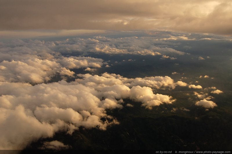 Soleil couchant au-dessus de la campagne milanaise
Milan, Italie
Mots-clés: campagne ciel photographie-aerienne avion nuages coucher_de_soleil italie_autre