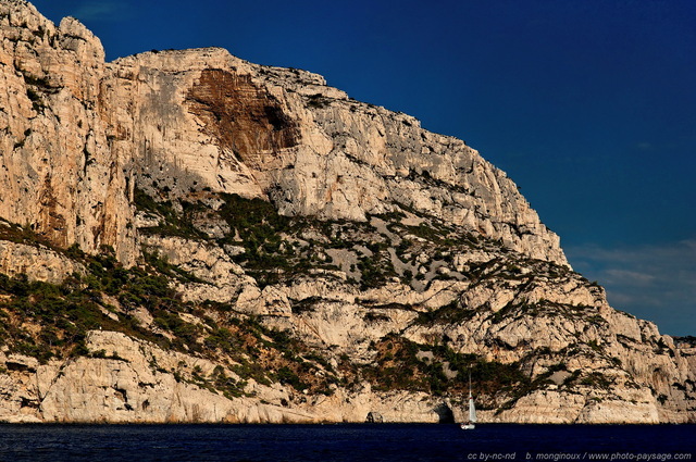 Calanque de l'Oeil de Verre, ou calanque de St Jean de Dieu.
[Littoral de Provence, entre Cassis et Marseille : 
Le Parc National des Calanques]
Mots-clés: mer mediterranee provence cassis parc_national_des_calanques cote-d-azur categ_ete