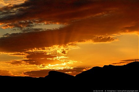 lever-de-soleil-sur-les-calanques-02.jpg