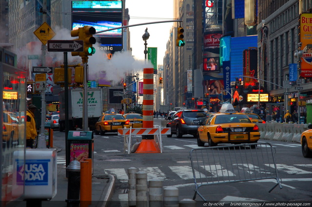 Jungle urbaine à  Time Square
Midtown Manhattan (centre de Manhattan)
New York, USA
Mots-clés: usa etats-unis new-york manhattan broadway time-square fumee