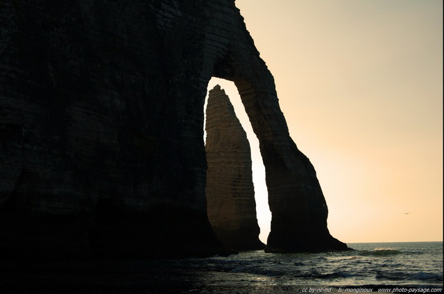 L'aiguille et la Porte d'Aval
Etretat, Porte d'Aval,
Haute-Normandie, France
Mots-clés: etretat normandie mer littoral maree-basse aurore falaise porte-d-aval coucher_de_soleil recif arche_naturelle