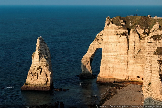 L'aiguille et la Porte d'Aval à  marée descendante
Etretat, Porte d'Aval,
Haute-Normandie, France
Mots-clés: etretat normandie mer littoral plage maree-basse falaise arche_naturelle porte-d-aval rivage recif arche_naturelle