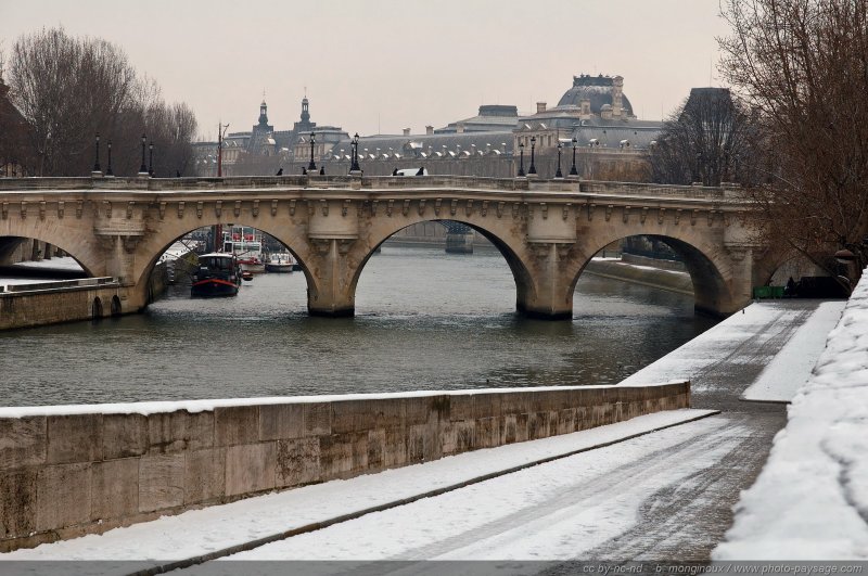 Les quais de Seine sous la neige
En arrière plan : le Pont Neuf
[Paris sous la neige]
Mots-clés: paris_sous_la_neige neige froid hiver pont-neuf pont-neuf quais rue la_seine categ_ile_de_la_cite