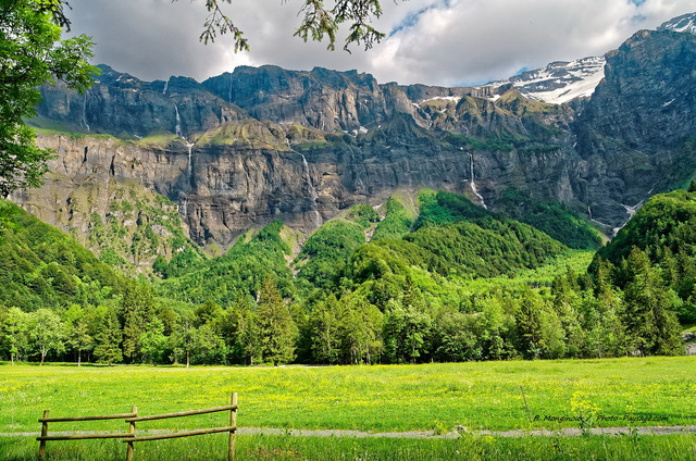 Prairie, Cirque du Fer-à -Cheval
Sixt-Fer-à -Cheval, Haute-Savoie, France
Mots-clés: sixt_fer_a_cheval haute_savoie montagne nature reserve_naturelle cascade prairie massif_montagneux oxygene week-end nature