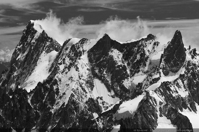 Les Grandes Jorasses et la Dent du Géant
Vues depuis l'Aiguille du Midi.
Mots-clés: les_plus_belles_images_de_nature montagne neige glacier grandes-jorasses noir_et_blanc massif_montagneux oxygene week-end nature