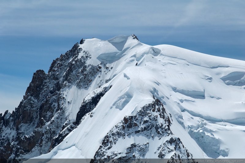 Le Mont Blanc du Tacul
(4248m)
Vu depuis l'Aiguille du Midi
Massif du Mont-Blanc
Mots-clés: montagne neige glacier mont-blanc massif_montagneux oxygene week-end nature