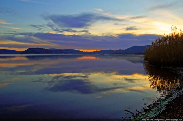 Ciel d'aurore au dessus du lac du Salagou
Hérault, France
Mots-clés: reflets aurore matin miroir nature herault nuage ciel aube roseaux roseliÃ¨re