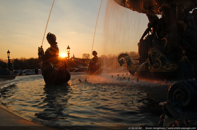 Fontaines et coucher de soleil à  Paris
Place de la Concorde
Mots-clés: paris place-de-la-concorde coucher_de_soleil categ_fontaine