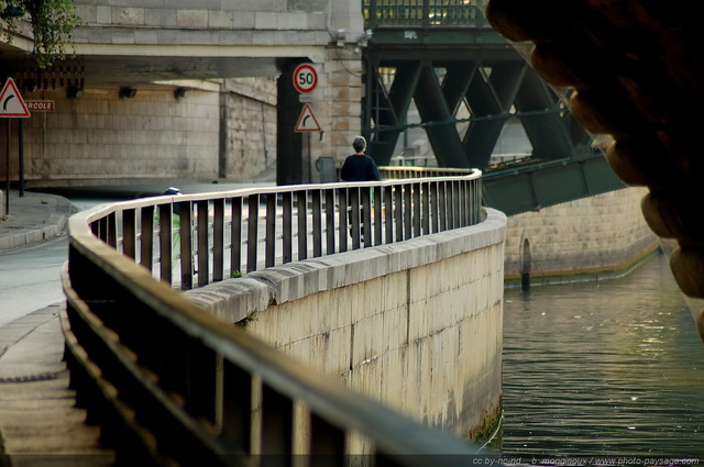 Promenade dominicale sur les voies sur berge
Voie Georges Pompidou,
Paris, France
Mots-clés: la_seine fleuve les_ponts_de_paris paris rive paysage_urbain quai rive_droite voie_georges_pompidou