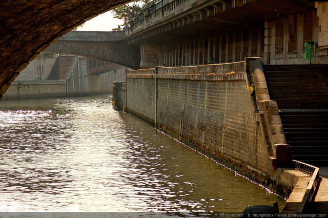 Promenade sur les quais rive gauche
Paris, France
Mots-clés: la_seine fleuve les_ponts_de_paris paris rive paysage_urbain quai rive_droite sous_les_ponts