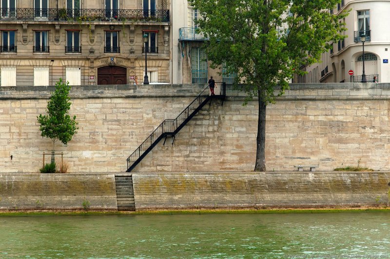 Les quais
Paris, France
Mots-clés: paris la_seine fleuve paysage_urbain escalier quai paysage_urbain
