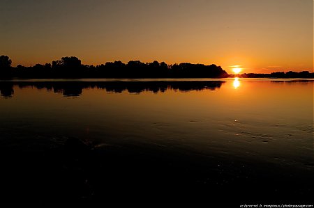 Aube_sur_la_Loire_-01.jpg