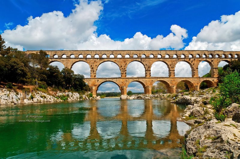 Le reflet de 2000 ans d'histoire
Pont du Gard
(France)
Mots-clés: les_plus_belles_images_de_ville monument categ_pont romain gard UNESCO_patrimoine_mondial riviere gardon reflets languedoc-roussillon languedoc_roussillon pont-du-gard