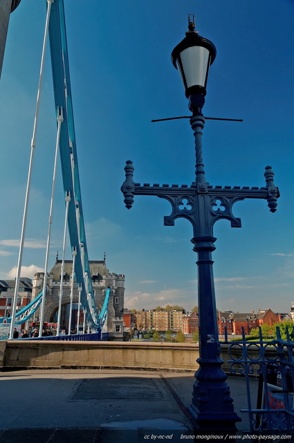 Tower Bridge - 04
Londres, Royaume Uni
Mots-clés: Londres Royaume_Uni United_Kingdom categ_pont monument tower_bridge lampadaires cadrage_vertical