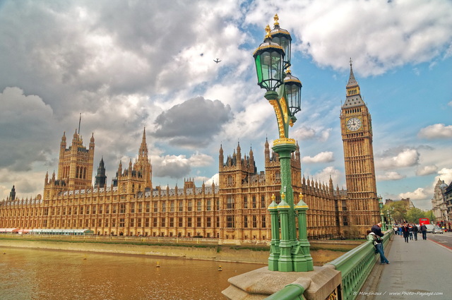 Big Ben et le parlement vus depuis le pont de Westminster
Londres, Grande Bretagne
Mots-clés: londres royaume_uni england big_ben monument les_plus_belles_images_de_ville