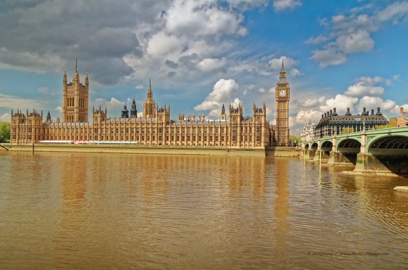 Big Ben et le Parlement, vus depuis les bords de la Tamise
Londres, Royaume-Uni
Mots-clés: londres royaume_uni monument big_ben parlement_de_londres tamise tamise fleuve reflets categ_pont