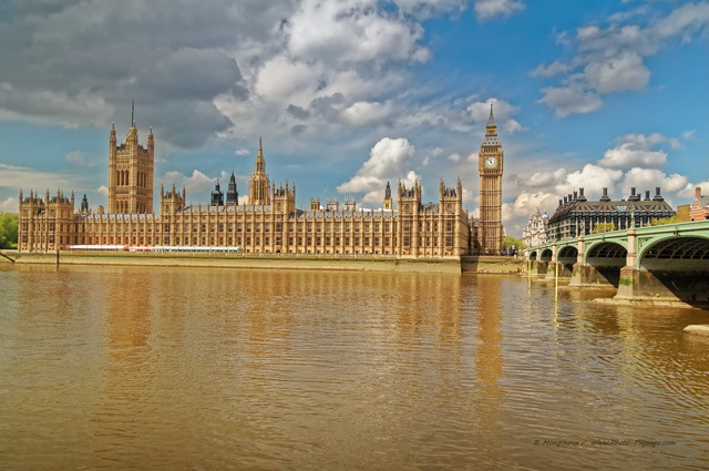 Big Ben et le Parlement, vus depuis les bords de la Tamise
Londres, Royaume-Uni
Mots-clés: londres royaume_uni monument big_ben parlement_de_londres tamise tamise fleuve reflets categ_pont