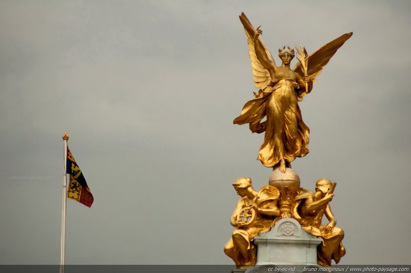 Queen Victoria's Memorial
Londres, Royaume-Uni
Mots-clés: londres royaume_uni buckingham_palace statue monument
